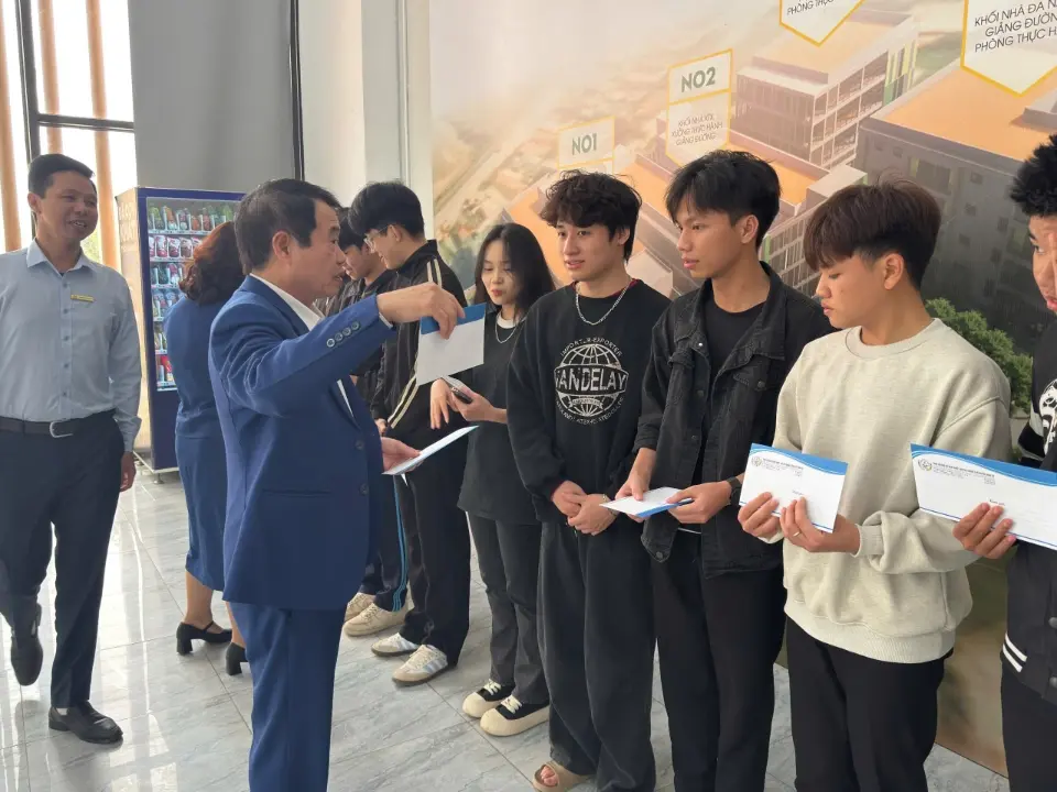 CTECH gặp mặt, trao thưởng động viên đội tuyển học sinh giỏi cấp thành phố