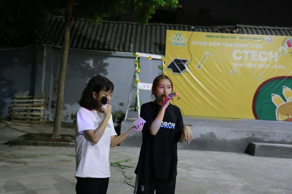 Trung thu “cùng nhau” của tân sinh viên CTECH