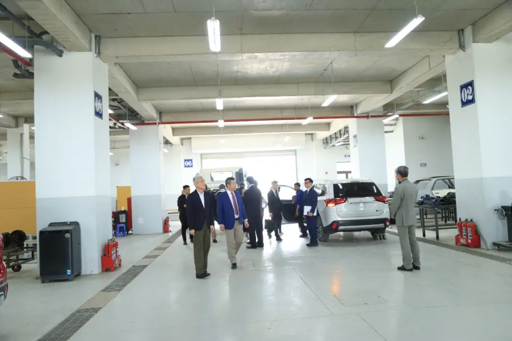 CTECH tiếp đón đoàn đại biểu tỉnh và Hiệp hội các đại lý ô tô tỉnh Ishikawa (Nhật Bản) sang thăm trường