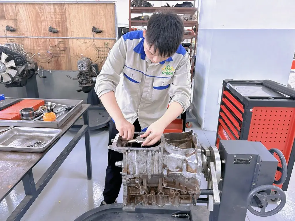 Lợi thế khi lựa chọn ngành học vàng trong làng Kỹ thuật - ngành Công nghệ Ô tô tại CTECH