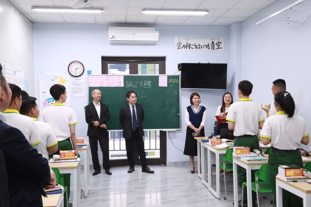 Phái đoàn từ Bộ Y tế, Lao động và Phúc lợi Nhật Bản thăm CTECH