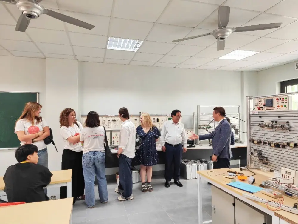 Tổ chức tình nguyện VCV Việt Nam thăm CTECH: Cơ hội kết nối và hội nhập quốc tế cho SV