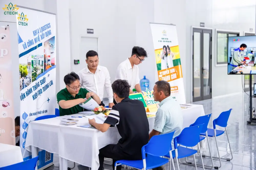 2025 Freshman Welcome Series (2): CTECH Bustling with K16 Enrollment Activities